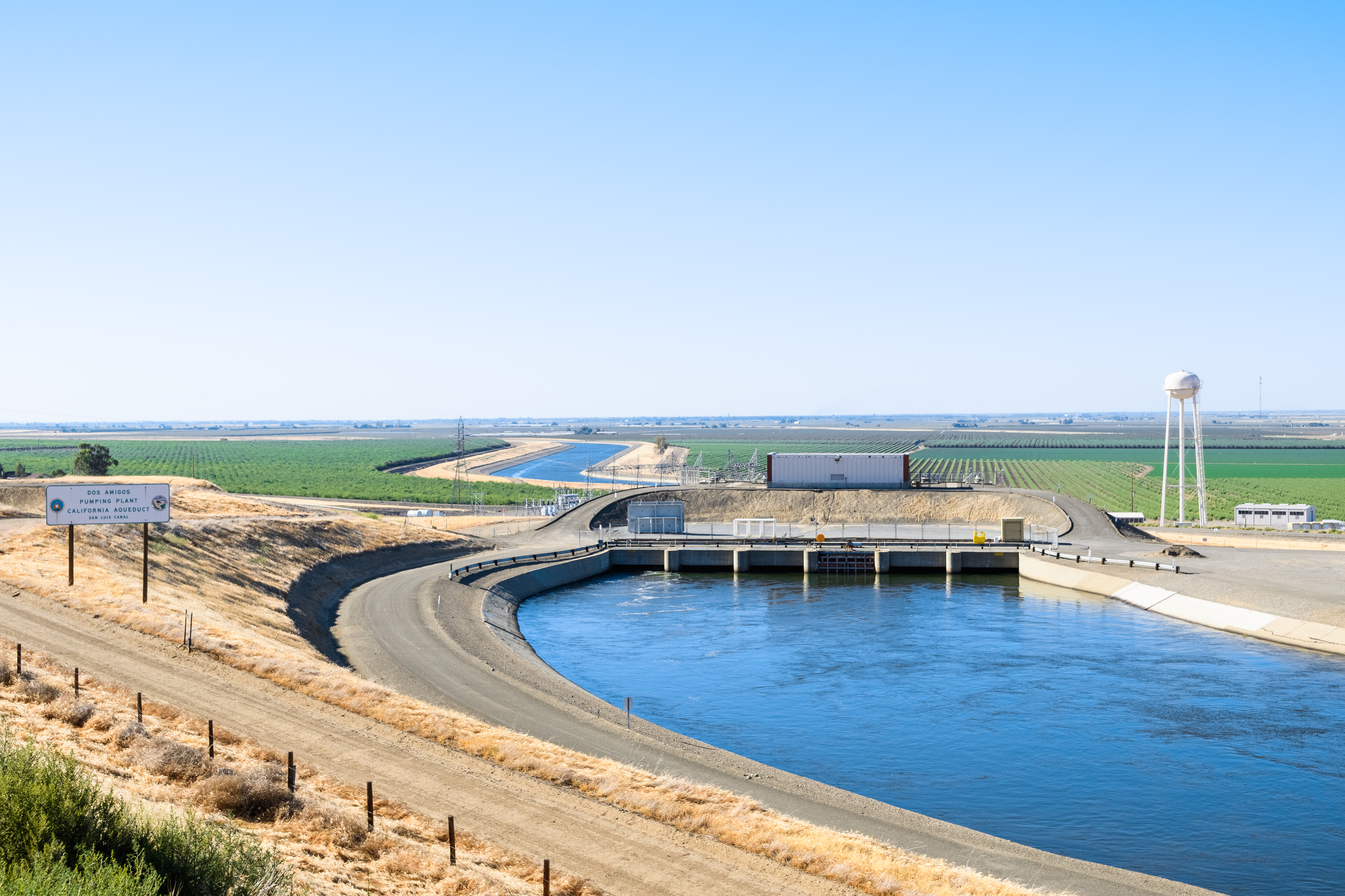 water-pumping-plant-in-california-central-valley-2023-11-27-05-11-44-utc